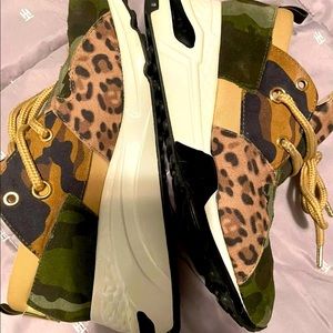 Size 8 1/2 Steve madden color block animal print